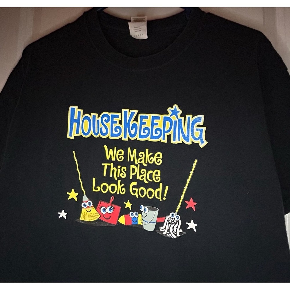 Vintage‎ Y2k Housekeeping "We Make This Place Look Good!" Graphic T-Shirt